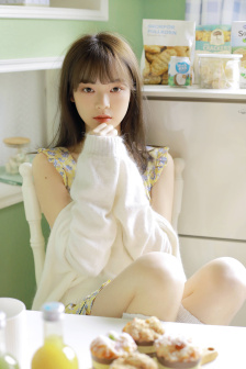 不乖脱裙子撅高打屁股